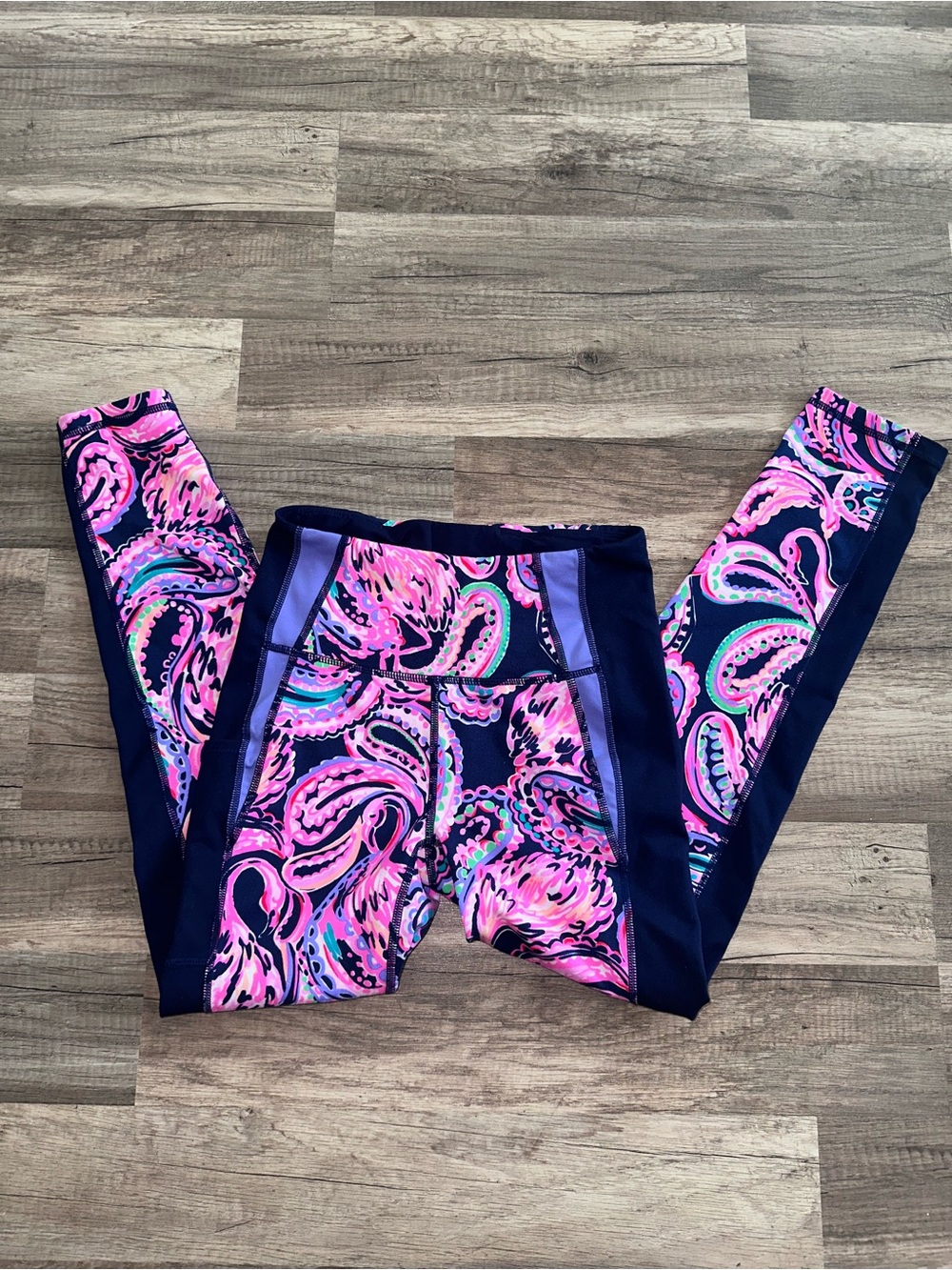 Lilly Pulitzer Pink Paisley Leggings with Navy Panels